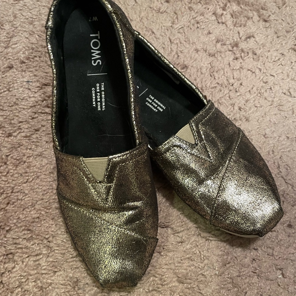 Gold Tom’s slip ons, size 7W